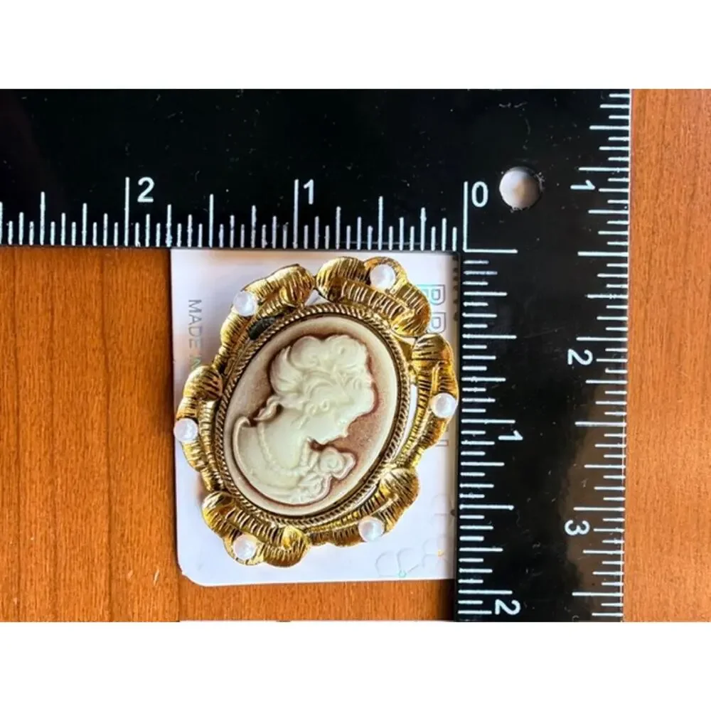 Meet Me on the Ivy Coast Cameo Brooch